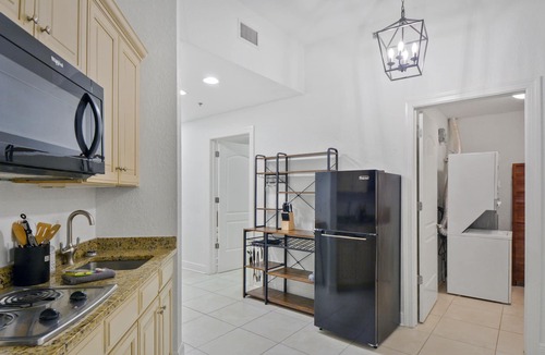 Demere Park Condo | Salt Therapy! Large Studio Unit w/extra bedroom