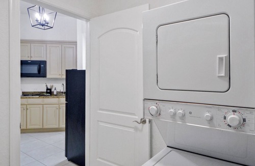 Demere Park Condo | Salt Therapy! Large Studio Unit w/extra bedroom
