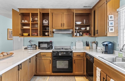 Topping House | Salt Therapy | Riverfront 4BR Peaceful Haven