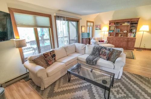 Quechee House | Saltbox 12F