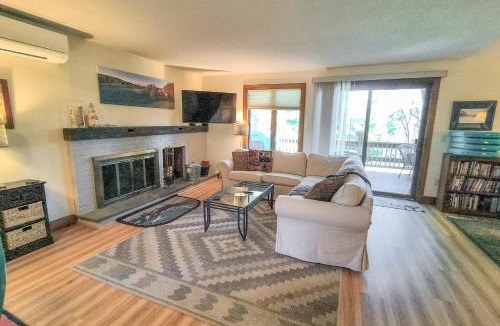 Quechee House | Saltbox 12F