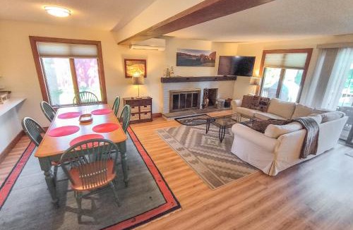 Quechee House | Saltbox 12F