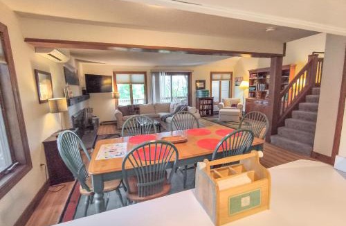 Quechee House | Saltbox 12F