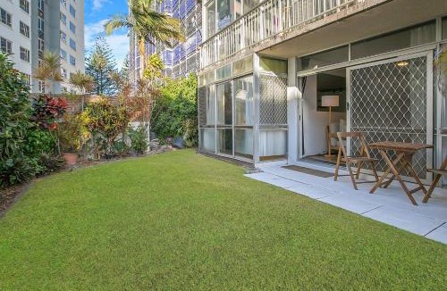 Burleigh Heads Apartment | Saltlight - Tranquil Haven by Burleigh Beach and Parks