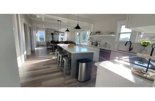 Tillamook House | Saltline Retreat