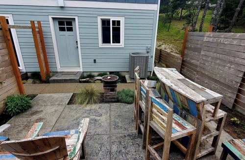 Pacific City Apartment | SaltLyfe Surf Shack 1 Bd/1Bth 2 min walk to beach
