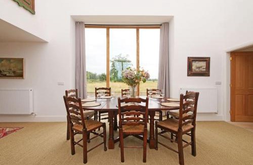 Scawton Apartment | Salton Retreat