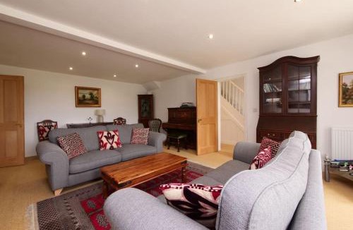 Scawton Apartment | Salton Retreat