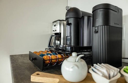 Holyrood House | Saltwater Manor - Amazing Ocean View & Hot Tub!