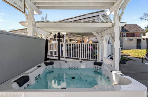 Nashville House | Saltwater Pool & Brand New Hot Tub+Games