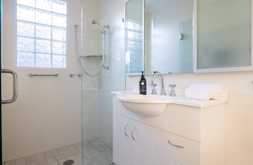 Narrawallee House | Saltwater Pool House