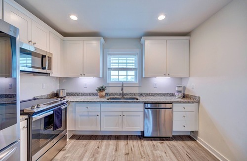 Surf City Apartment | Saltwater Suites, 302 Queen 3rd Floor