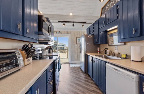 Corolla House | Salty Anchor oceanfront sunrise Carova4WD only! Pets not allowed!