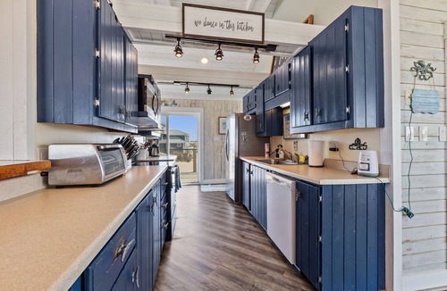 Corolla House | Salty Anchor oceanfront sunrise Carova4WD only! Pets not allowed!