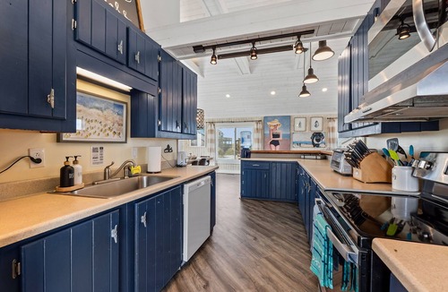 Corolla House | Salty Anchor oceanfront sunrise Carova4WD only! Pets not allowed!
