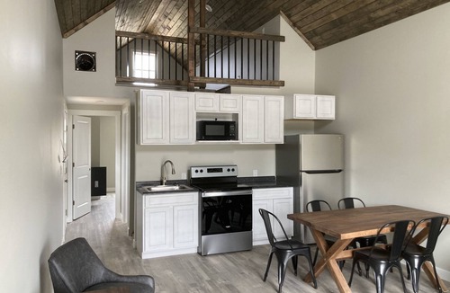 Monroe City Cabin | Salty Cedar Cabins #2