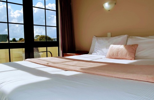 Snells Beach Hotel | Salty Dog Inn