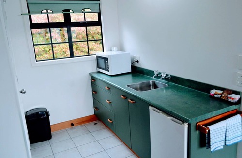 Snells Beach Hotel | Salty Dog Inn