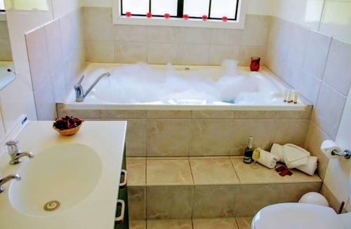 Snells Beach Hotel | Salty Dog Inn