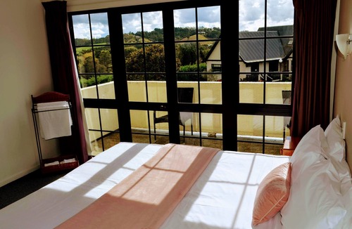 Snells Beach Hotel | Salty Dog Inn