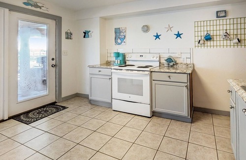 Rockport Cottage | Salty Lime! Waterfront in Rockport!