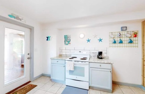 Rockport Cottage | Salty Lime! Waterfront in Rockport!