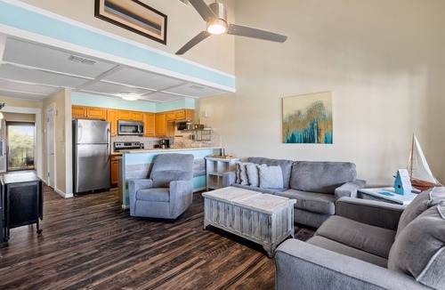 El Centro Beach Condo | {Salty Loft} Snowbird Friendly! Monthly Rates Available!