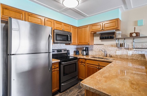 El Centro Beach Condo | {Salty Loft} Snowbird Friendly! Monthly Rates Available!