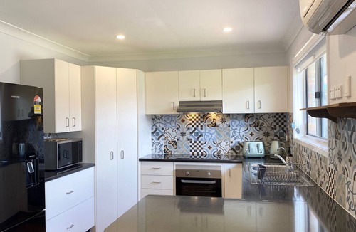 Caves Beach House | Salty Paws Caves Beach - Pet friendly