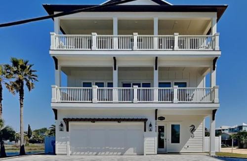 Laguna Beach Estates House | Salty Seahorse