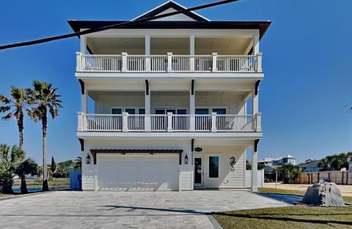 Laguna Beach Estates House | Salty Seahorse