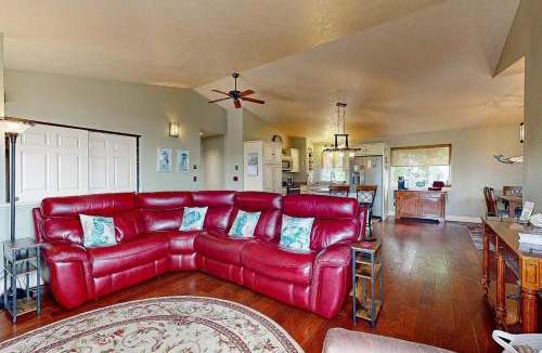 Depoe Bay House | Salty Sunsets