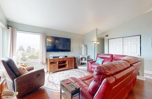 Depoe Bay House | Salty Sunsets