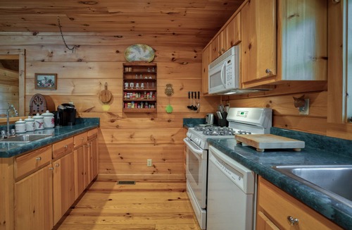 Lynn Cabin | Saluda Cabin Home Amazing Mountain Views Pet Friendly- New Game Room!
