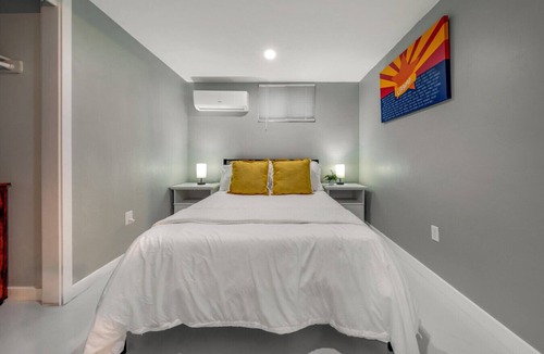 Sam Hughes House | Sam Hughes/Casita/1 BD 1 BA/Shared Yard