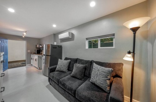 Sam Hughes House | Sam Hughes/Casita/1 BD 1 BA/Shared Yard