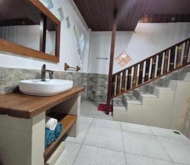 Bukit Lawang Hotel | Sam's Bungalows And Treks
