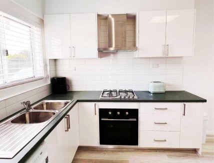 Moe House | Sam's Cottage on Hennessey