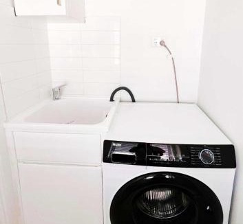 Moe House | Sam's Cottage on Hennessey