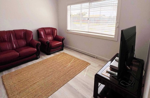 Moe House | Sam's Cottage on Hennessey