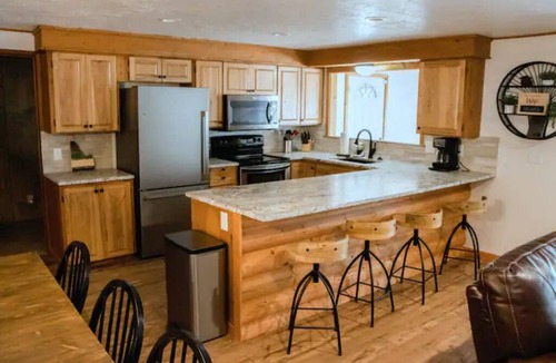 Garden Valley Cabin | Sam Springs.Private Geothermal Pool near golfing