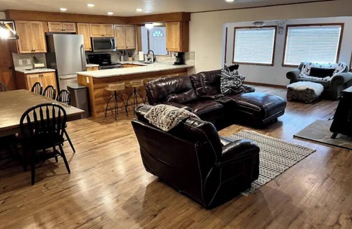 Garden Valley Cabin | Sam Springs.Private Geothermal Pool near golfing