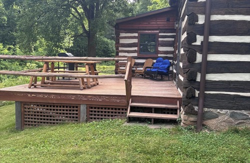 Bentonville Cabin | Sam White Cabin Serene and private