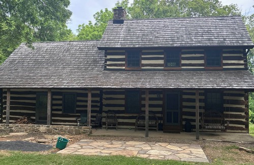 Bentonville Cabin | Sam White Cabin Serene and private