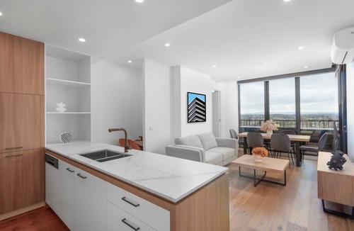 Heidelberg Heights Apartment | Samma | Charming 2BR in Ivanhoe w/Gym