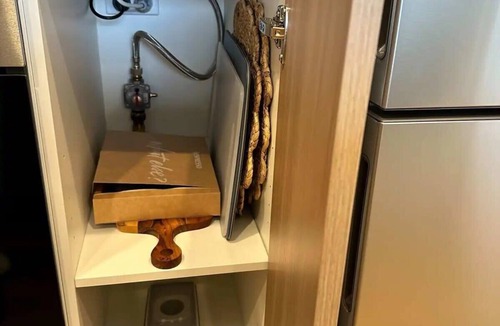 Heidelberg Heights Apartment | Samma | Modern 2-BR King Queen Bed w/Parking