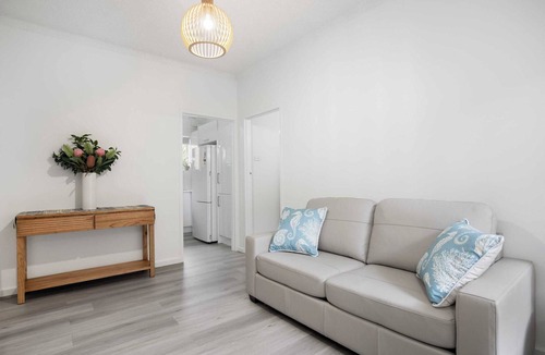 Henley Beach South Apartment | Sammy's Seaside Hideaway in Henley Beach