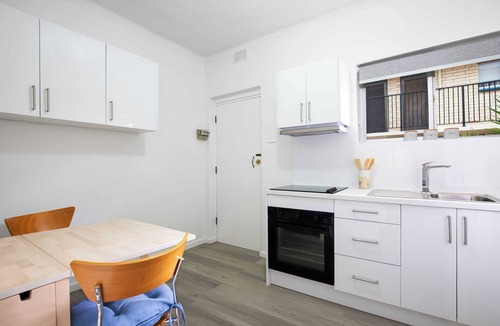 Henley Beach South Apartment | Sammy's Seaside Hideaway in Henley Beach