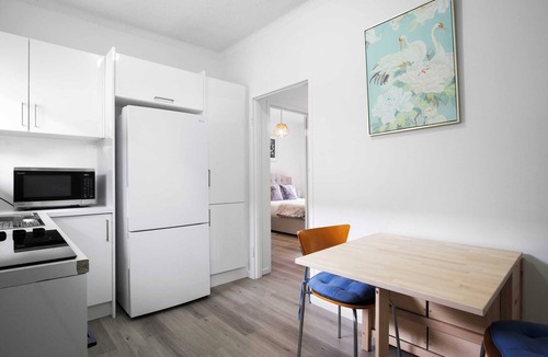 Henley Beach South Apartment | Sammy's Seaside Hideaway in Henley Beach