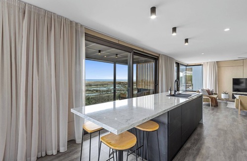 Minlacowie House | Samphire Stays at Hardwicke Bay - Absolute beachfront!